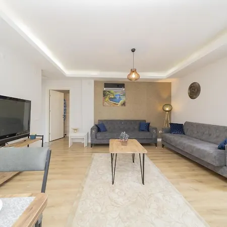 Central Flat W Balcony Near Hadrian In Antalya